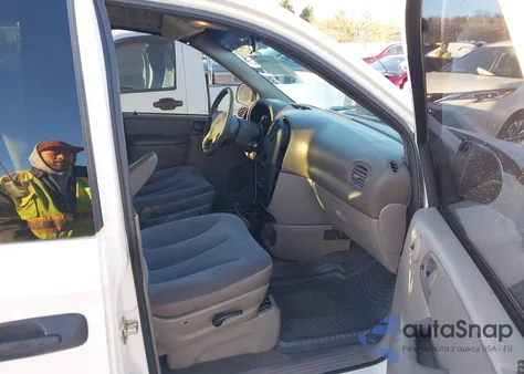 2002 Chrysler Voyager from USA, damaged, VIN 1C4GJ25382B711947